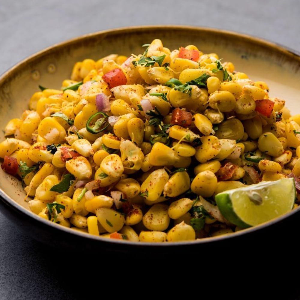 మధ్యలో తినే స్నాక్స్: బయటి ఫాస్ట్ ఫుడ్ కాకుండా ఇంటి స్నాక్స్ ఆరోగ్యానికి మంచివి, ఖర్చును తగ్గిస్తాయి. అరటి పండు, వేరుశనగలు, ఉడికించిన శనగలు. ఇవి చౌకగా లభిస్తాయి, శరీరానికి ప్రోటీన్, ఫైబర్ అందిస్తాయి, కడుపు నిండుగా ఉన్న అనుభూతిని ఇస్తాయి.