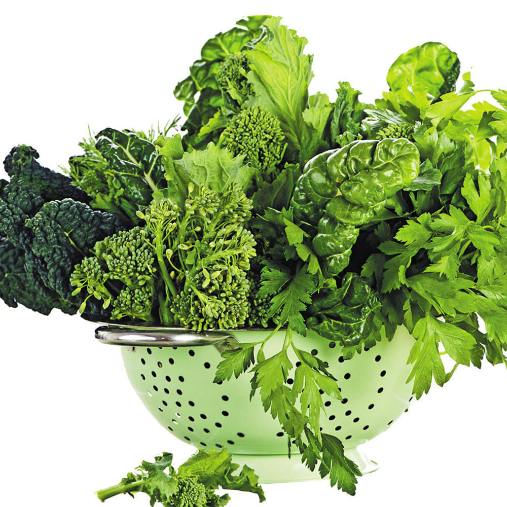 కూరగాయలు మరియు ఆకుకూరలు: విటమిన్లు, ఐరన్ కోసం అతి తక్కువ ఖర్చుతో లభించే కూరగాయలు, ఆకుకూరలు ఒకటి. వారంలో కనీసం మూడు నుండి నాలుగు సార్లు పాలకూర, తోటకూర, బచ్చలికూర వంటివి తినాలి. తక్కువ ధరలో విటమిన్లు, ఐరన్ ఎక్కువగా లభిస్తాయి.