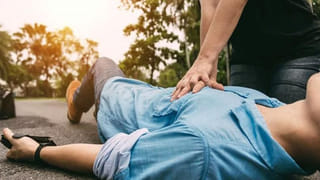 Home Remedy Of Knee Pain: మోకాళ్ల నొప్పులతో నడవలేకపోతున్నారా? పెయిన్ కిల్లర్స్ వద్దు.. ఈ న్యాచురల్ టిప్స్ చాలు!