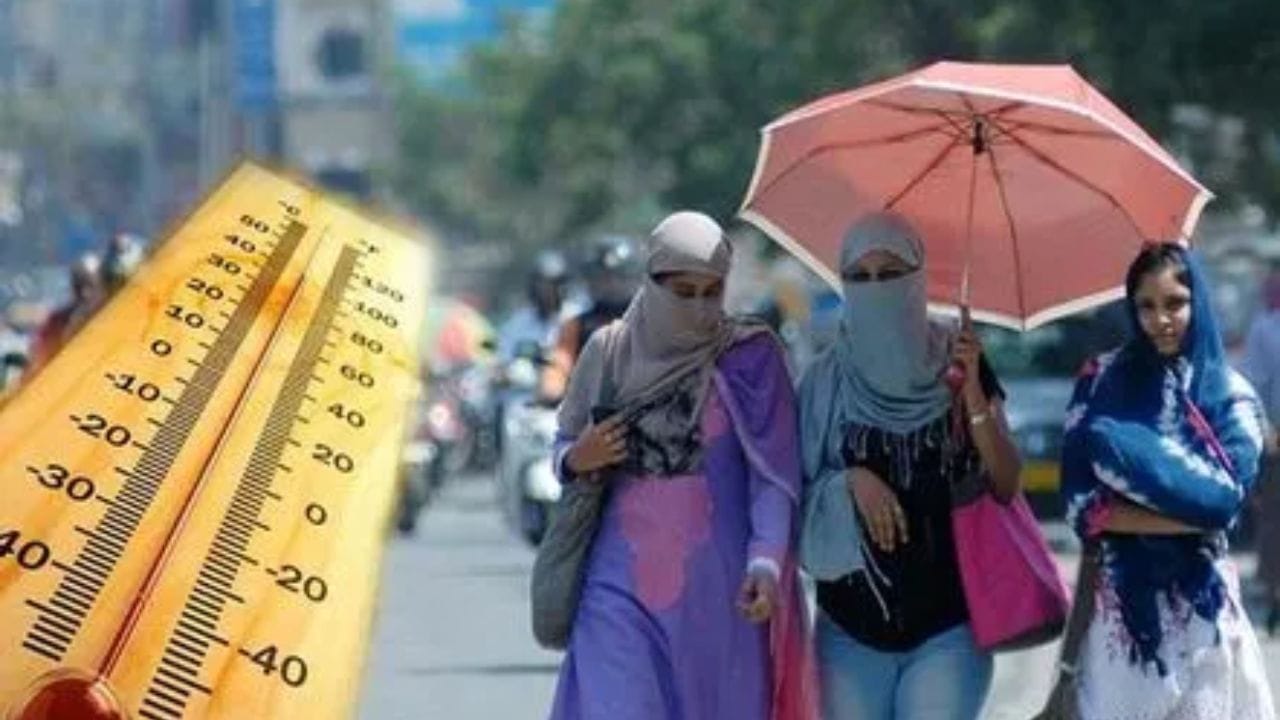 ఇక తెలంగాణలో రాగల 3 రోజుల పాటు భారీ ఉష్ణోగ్రతలు నమోదయ్యే అవకాశం ఉన్నట్టు వాతావరణ శాఖ అధికారులు తెలిపారు. బుధ, గురు వారాల్లో రాష్ట్రంలో పొడి వాతావరణ ఉండే అవకాశం ఉందని. తర్వాత రానున్న మూడు రోజులలో గరిష్ట ఉష్ణోగ్రతలు క్రమేపి రెండు నుంచి మూడు డిగ్రీలు పెరిగే అవకాశం ఉందని వెల్లడించింది. కాబట్టి ప్రజలు తగిన జాగ్రత్తలు తీసుకోవాలని సూచించింది.