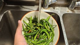 పచ్చిమిర్చి కడిగేప్పుడు ఈ తప్పులు అస్సలు చేయకండి..