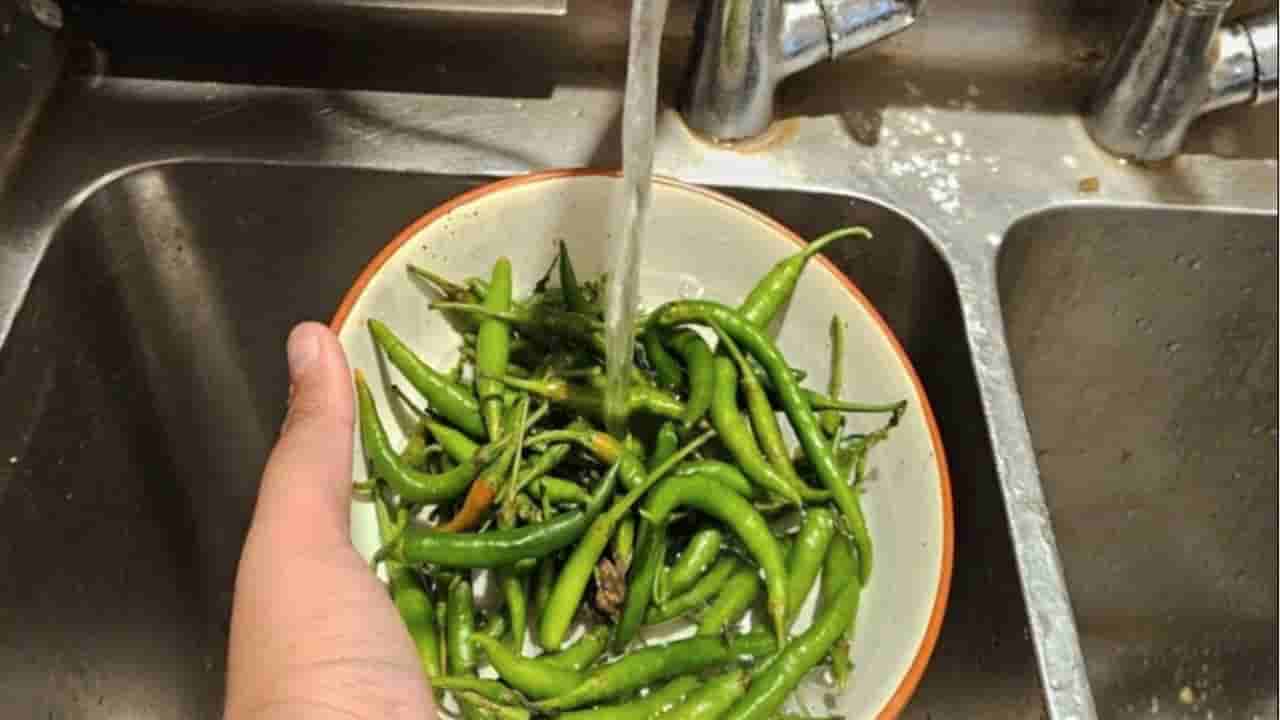 Kitchen Hacks: పచ్చిమిర్చి కడిగేప్పుడు ఈ తప్పులు అస్సలు చేయకండి.. లేదంటే తిన్నా వేస్టే!