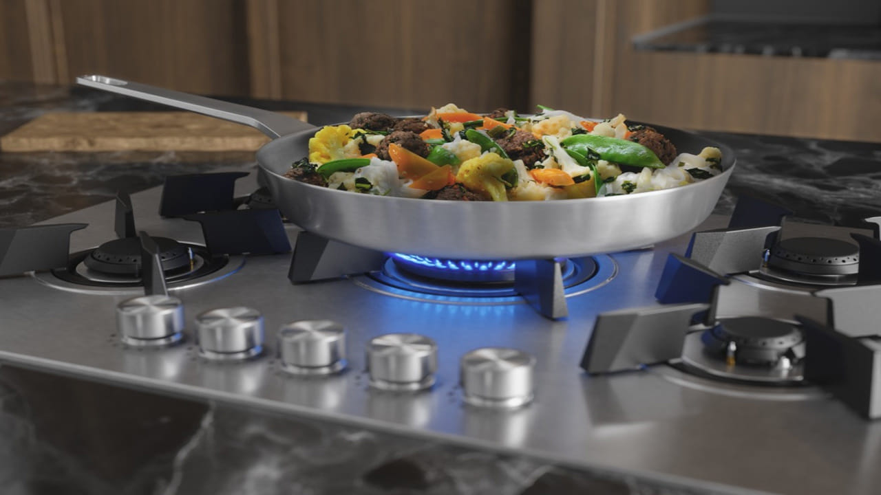 ప్రస్తుతానికి దీని ధర ఎక్కువగా ఉండటం వల్ల సామాన్య ఇళ్ల కంటే హోటళ్లు, కమ్యూనిటీ కిచెన్లు, క్యాంటీన్లకు ఇది ఎంతో లాభదాయకం. రాబోయే రోజుల్లో ఉత్పత్తి పెరిగితే ధరలు తగ్గే అవకాశం ఉందని నిపుణులు భావిస్తున్నారు. భారత ప్రభుత్వ నేషనల్ గ్రీన్ హైడ్రోజన్ మిషన్‌లో భాగంగా వచ్చిన ఈ ఆవిష్కరణ భవిష్యత్తులో వంట గ్యాస్ అవసరాన్ని పూర్తిగా తగ్గించే దిశగా ఒక పెద్ద అడుగు.