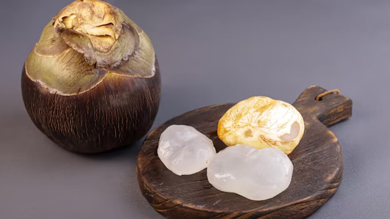 జీర్ణక్రియ మెరుగుదల: పొట్ట సమస్యలతో బాధపడేవారికి తాటి ముంజలు ఒక దివ్యౌషధం. ఇవి జీర్ణక్రియను వేగవంతం చేస్తాయి. మలబద్ధకం, గ్యాస్, అసిడిటీ సమస్యలను నివారించడంలో ఇవి సహాయపడతాయి. ముఖ్యంగా గర్భిణీ స్త్రీలు ఎదుర్కొనే వికారం, జీర్ణ సమస్యలను తగ్గించడంలో ఇవి మేలు చేస్తాయి.