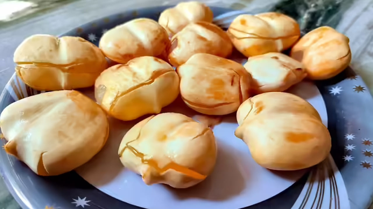 చర్మ ఆరోగ్యం:  ముఖ్యంగా వేసవిలో వచ్చే చర్మ సమస్యలైన చెమటకాయలు, దద్దుర్లు తగ్గించడానికి ఇది సహజ ఔషధంగా పనిచేస్తుంది. ముంజలలోని యాంటీ ఆక్సిడెంట్లు చర్మంపై వచ్చే చెమటకాయలు, దురద, ఎండ వల్ల కలిగే చర్మ సమస్యలను తగ్గిస్తాయి. వేసవిలో వచ్చే చెమటకాయలు లేదా ఎండ వల్ల చర్మంపై వచ్చే మంటను తగ్గించడానికి ముంజెలలోని నీరు లేదా గుజ్జును చర్మంపై రాసుకోవడం వల్ల మంచి ఫలితం ఉంటుంది.