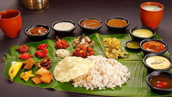 కింద కూర్చుని తింటున్నారా..? అయితే ఇది మస్ట్గా తెలుసుకోవాల్సిందే..