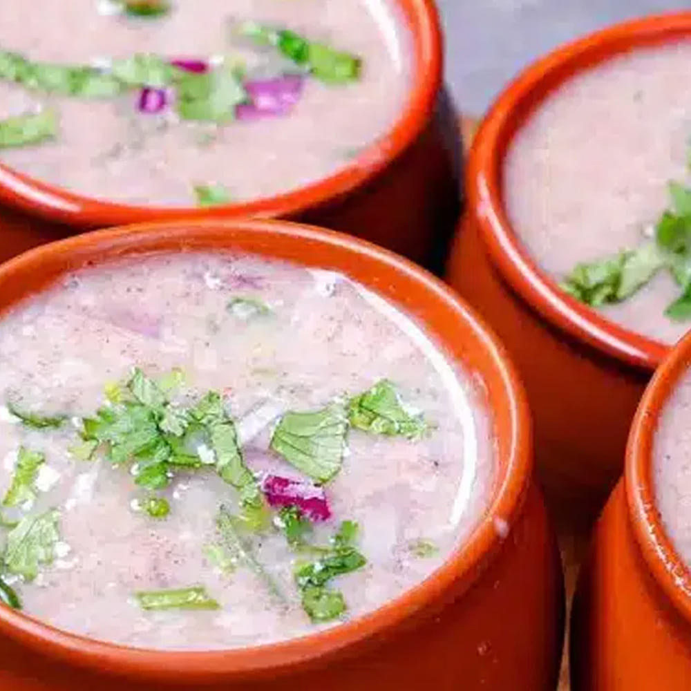 అల్పాహారంగా రాగి జావ, ఒక ఉడికించిన గుడ్డును ఎంచుకోవచ్చు. కేజీ రాగి పిండి 60 రూపాయలు అనుకుంటే, 40 గ్రాముల పిండి ఖర్చు రెండున్నర రూపాయలు. రాగిలో పాల కంటే మూడు రెట్లు ఎక్కువ కాల్షియం ఉంటుంది, ఇది ఎముకల బలానికి, కీళ్ల నొప్పుల నివారణకు అవసరం. దీని గ్లైసెమిక్ ఇండెక్స్ తక్కువ కావడం వల్ల రక్తంలో చక్కెర నెమ్మదిగా విడుదలై, మధ్యాహ్నం వరకు ఆకలిని నియంత్రించి శక్తిని అందిస్తుంది.