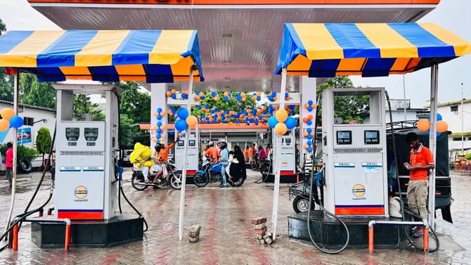 ప్రజలకు బిగ్‌ అలర్ట్..పెట్రోల్, డీజిల్ ధరలను పెంచిన ఇండియన్ ఆయిల్