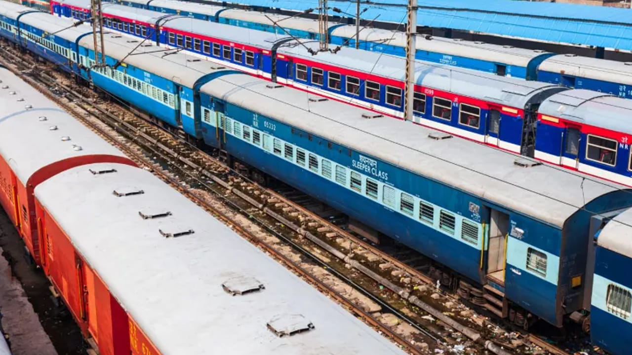 Indian Railways: రైల్వే ప్రయాణికులకు గుడ్ న్యూస్.. వేసవి రద్దీ కోసం 18,262 ప్రత్యేక రైళ్లు!