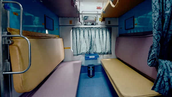 Indian Railways: రైలు టికెట్ బుక్ చేస్తున్నారా? ఈ చిన్న ట్రిక్ పాటిస్తే లోయర్ బెర్త్ కన్ఫర్మ్.. ఇందులో నో డౌట్..!