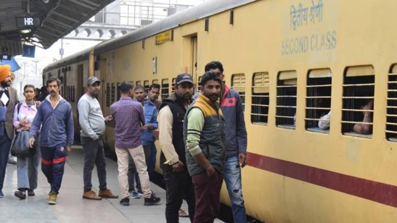 Indian Railways: వారెవ్వా.. రైళ్లల్లో జనరల్ బోగీలు ముందు లేదా వెనుక ఎందుకుంటాయో తెలుసా..? ఈ రీజన్ తెలిస్తే సూపర్ అంటారు..