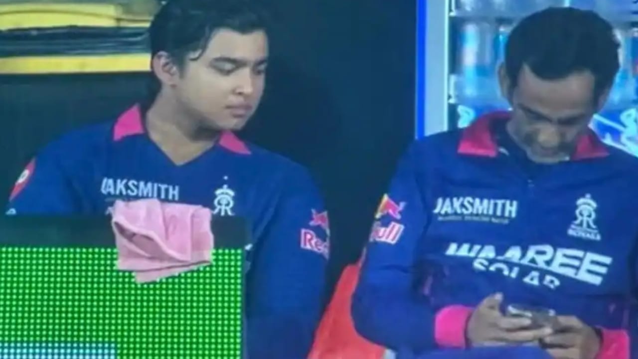 IPL 2026 Controversy : డగౌట్‌లో ఫోన్ వాడకం..చిక్కుల్లో రాజస్థాన్.. ఐపీఎల్ రూల్స్ ప్రకారం వైభవ్ కూడా పనిష్మెంట్ తప్పదా ?