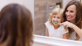 మీ పిల్లలు టూత్‌పేస్ట్ మింగేస్తున్నారా.. వాళ్ల బాడీలో ఏం..