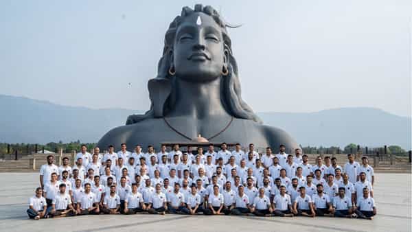 Isha: యోగ శిక్షకులుగా మారిన 99 మంది భారత సైనికుల.. ఈషాలో ముగిసిన ప్రత్యేక శిక్షణ