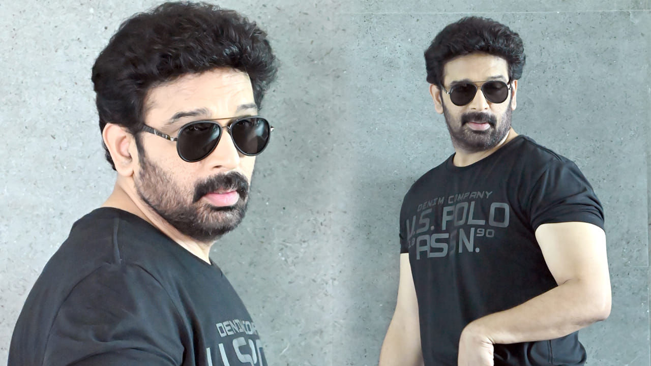 అన్నం మానేయడం వల్ల అనవసరమైన బరువు పెరగకుండా ఉండటమే కాకుండా, రోజంతా యాక్టివ్‌గా ఉండటానికి అది సహాయపడుతుందని ఆయన అభిప్రాయం. మనం రుచి కోసం ఆరాటపడతాం, కానీ ఆయన మాత్రం శరీరానికి ఏది మేలు చేస్తుందో దాన్నే తీసుకుంటారు. ఈ ఫోటోలో ఆయన కనిపిస్తున్న తీరు చూస్తుంటే, ఆ డైట్ కంట్రోల్ ఎంతటి ఫలితాన్ని ఇస్తుందో మనకు అర్థమవుతుంది.
