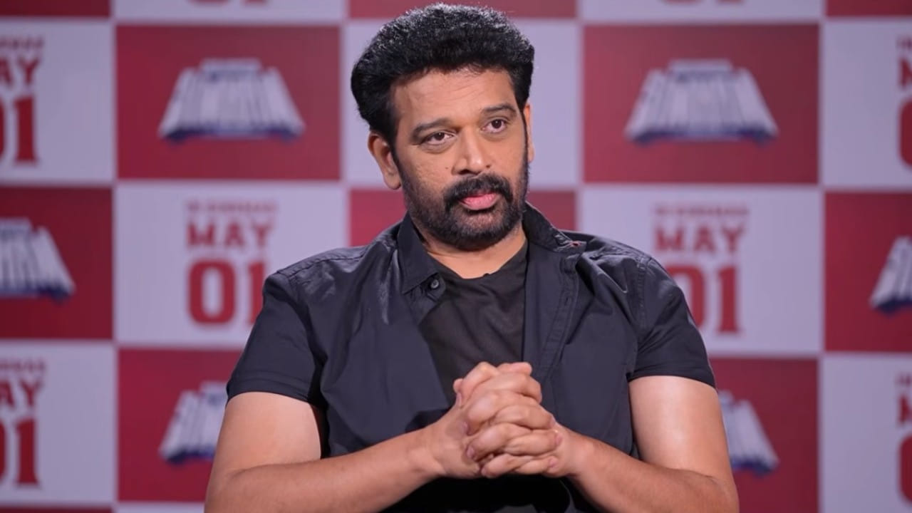 జేడీ చక్రవర్తి ముఖంలో ఇప్పటికీ ఆ తేజస్సు ఉందంటే దానికి కారణం ఆయన మానసిక ప్రశాంతత మరియు ఆహారపు అలవాట్లు. పండ్ల రసాల్లో ఉండే చక్కెర కూడా శరీరానికి హాని చేస్తుందని భావించి వాటిని కూడా పరిమితంగా తీసుకుంటారు. మనం ఆరోగ్యంగా ఉండటానికి ఖరీదైన ఆహారం అక్కర్లేదు, కేవలం సరైన నియమాలు పాటిస్తే చాలని ఆయన నిరూపించారు. 