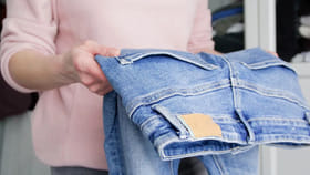 అందరూ చేసే మిస్టెక్ ఇదే.. జీన్స్‌ను ఎంత కాలానికి, ఎలా ఉతకాలి..?