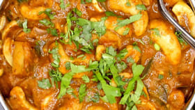 జీడిపప్పు ,మామిడికాయ కూర ఇలా చేస్తే .. రెండు కంచాలు పక్కా