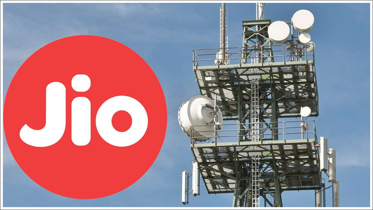 ఈ ప్రత్యేక రీఛార్జ్ ప్లాన్‌తో రిలయన్స్ జియో జియోహాట్‌స్టార్ మొబైల్‌పై 90 రోజుల సబ్‌స్క్రిప్షన్‌ను అందిస్తోంది. అంటే వినియోగదారులు మూడు నెలల పాటు జియోహాట్‌స్టార్‌లో క్రికెట్ మ్యాచ్‌లే కాకుండా సినిమాలు, వెబ్ సిరీస్‌లను కూడా స్ట్రీమ్ చేయగలరు. ఈ ప్లాన్‌కు అదనంగా కంపెనీ రూ.195 విలువైన క్రికెట్ డేటా ప్యాక్‌ను కూడా అందిస్తోంది. ఇది వినియోగదారులకు 30 రోజుల వ్యాలిడిటీ పీరియడ్, జియోహాట్‌స్టార్ సబ్‌స్క్రిప్షన్‌ను అందిస్తుంది. 