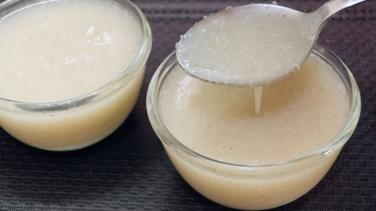 గంజి బాగా ఉడికిన తర్వాత ఇందులో ఉప్పు వేసి, కలిపి పక్కన పెట్టుకోవాలి. ఇది బాగా చల్లారిన తర్వాత ఇందులో మజ్జిగ వేసి కలుపుకోవాలి.  తర్వాత ఇందులో సన్నగా తరిగిన ఉల్లిపాయలు, పచ్చి మిర్చి ముక్కలు, కొత్తిమీర, పూదీన తురుము వేయాలి. వీటన్నింటినీ వేసి మంచిగా కలుపుకోవాలి.