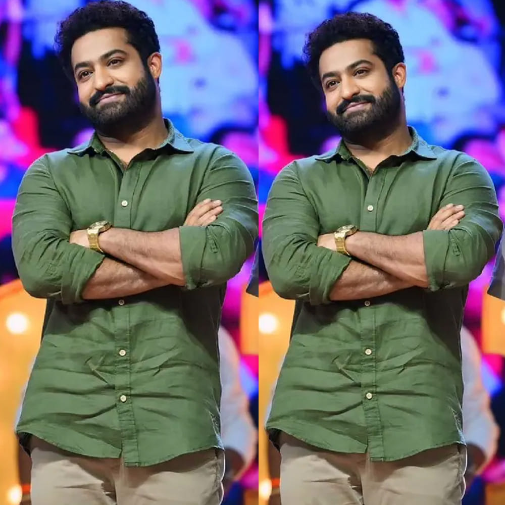 ప్రస్తుతం జూనియర్ ఎన్టీఆర్ ఎంతో బిజీగా ఉన్నారని కూడా హను తెలిపారు. సీతారామం సినిమా విజయవంతమైన తర్వాత జూనియర్ ఎన్టీఆర్ అభిమానుల్లో తమ కాంబినేషన్ పై ఆసక్తి విపరీతంగా పెరిగిందని హను రాఘవపూడి అంగీకరించారు. "హను గారు స్టేట్మెంట్లు ఇస్తాడు కానీ మా హీరోకి కథ చెప్పడండి" అని అభిమానులు తనను ప్రశ్నించినట్లు చెప్పారు. 