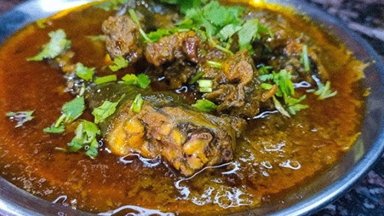 
మాములు మాంసం మెత్తగా ఉంటుంది. ఈ నల్ల మాంసం గట్టిగా, టేస్టీగా ఉంటుంది. అంతేకాదు, ఇది మసాలాలు పీల్చుకుని మంచి రుచిని ఇస్తుంది. ఇంకా రోగనిరోధక శక్తిని పెంచి, గుండెను ఆరోగ్యంగా ఉంచుతుంది. మీకు ఎప్పుడైనా దొరికితే అస్సలు వదలకండి.