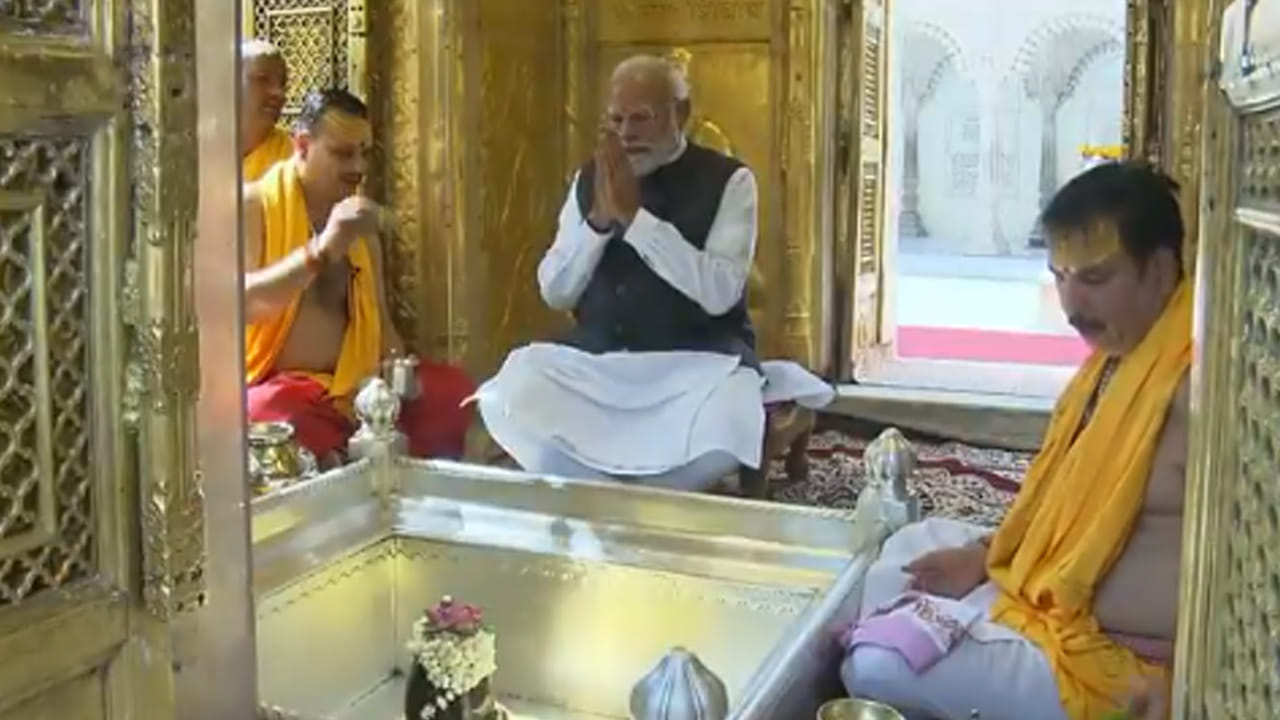 
త్రయోదశి తిథి ప్రాముఖ్యత.. 

ఏప్రిల్ 29న త్రయోదశి తిథి ఉండడం శివారాధనకు అత్యంత పవిత్రమైనదిగా భావిస్తారు. ఈ రోజున శివుని ఆరాధిస్తే శుభఫలితాలు, ఆనందం, శ్రేయస్సు లభిస్తాయని నమ్మకం ఉంది. సర్వార్థ సిద్ధి యోగంతో కలిసిన త్రయోదశి ఈ రోజును మరింత విశిష్టంగా చేస్తుంది.
