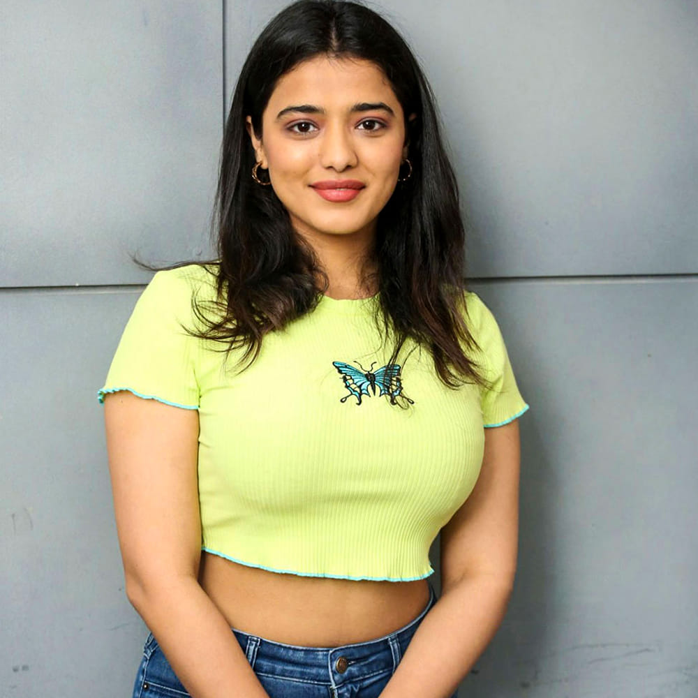  అయితే ముందుగా ఈ సాంగ్ కోసం మరో హాట్ బ్యూటీని అనుకున్నారట. ఈ విషయాన్నీ స్వయంగా నిర్మాతే చెప్పారు. ఆమె ఎవరో కాదు హాట్ బ్యూటీ కేతిక శర్మ. నితిన్ హీరోగా నటించిన  రాబిన్ హుడ్ అనే సినిమాలో కేతిక స్పెషల్ సాంగ్ చేసింది.