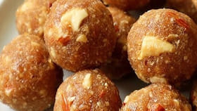 కొబ్బరి బెల్లం ఉండలు.. బడ్జె‎ట్లో అదిరిపోయే టేస్ట్