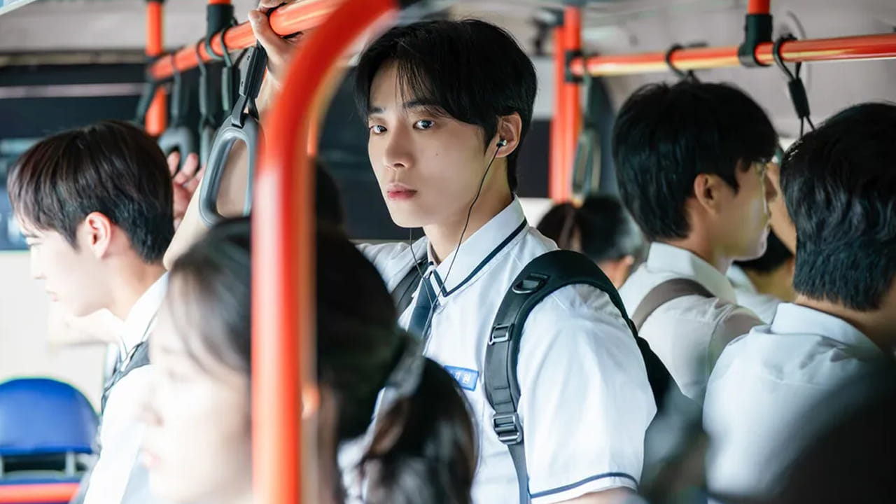 తన చేతిలో ఉన్న ఆకు ఎగిరిపోతే.. అతడి జీవితంలో ఎలాంటి పరిస్థితి వస్తుంది. ప్రేమ ఎప్పుడూ అలాగే ఉంటుందా.. ? కలిసిన ప్రేమ కంటే విడిపోయిన ప్రేమ ఎక్కువ కాలం నిలువగలదు. ద్వేషం, ప్రచారం, కత్తిపోట్లు, కత్తులు, తూటాలు లేకుండా.. ఎలాంటి గ్లామరస్, యాక్షన్ సీన్స్ లేకుండా మీ హృదయాన్ని కదిలించే అందమైన ప్రేమ కథ ఇది.