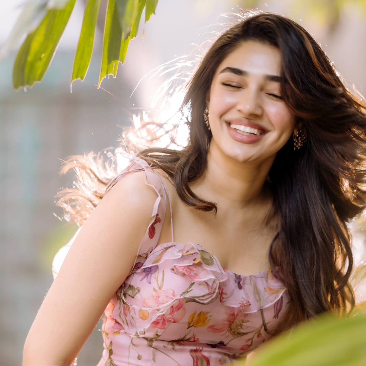 ఉప్పెన సినిమాతో తనకంటూ మంచి గుర్తింపు తెచ్చుకుంది ముద్దుగుమ్మ కృతిశెట్టి. తొలి సినిమాతోనే సెన్సేషన్ గా మారిన ఈ చిన్నది ఆతర్వాత వరుసగా అవకాశాలు అందుకుంది. అలాగే బ్యాక్ టు బ్యాక్ మూడు హిట్స్ అందుకుంది. 