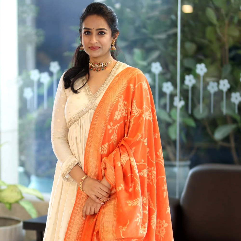 "కొన్నిసార్లు తప్పు డెసిషన్స్ తీసుకుంటాం, అది నేను మిస్ చేసుకున్న వాటిల్లో ఒకటి," అని ఆమె పేర్కొన్నారు. త్రివిక్రమ్ శ్రీనివాస్ గారు స్వయంవరం సినిమాకు రైటర్ కావడంతో, ఆయనే తనకు కబురు పంపించి ఉండవచ్చని ఆమె అభిప్రాయపడ్డారు. సినిమా రీ-ఎంట్రీ గురించి లయ చాలా జాగ్రత్తగా ఆలోచిస్తున్నా అని అన్నారు. మొదటిసారి సినిమా చేసినప్పుడు ఎటువంటి ఒత్తిడి ఉండదని, కానీ ఇప్పుడు "రీ-ఎంట్రీ అనేసరికి ఎక్స్పెక్టేషన్ ఆల్రెడీ ఆడియన్స్ కి ఉంటాయని అని ఆమె వివరించారు.