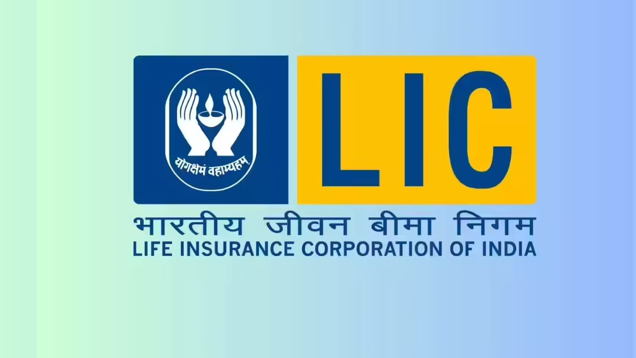 ఏప్రిల్ 13న ఎల్ఐసీ బోర్డ్ డైరెక్టర్ల సమావేశం జరిగింది. ఈ సమావేశంలో చర్చించిన అనంతరం బోనస్ షేర్లకు ఆమోదం తెలిపారు. అనంతరం ఎల్ఐసీ అధికారికంగా ప్రకటన చేసింది. అయితే స్టాక్ మార్కెట్లో ఎల్ఐసీ లిస్ట్ అయిన తర్వాత బోనస్ షేర్లను ఇప్పటివరకు ప్రకటించలేదు. తొలిసారి ఇన్వెస్టర్లకు బోనస్ షేర్లను ప్రకటించింది.