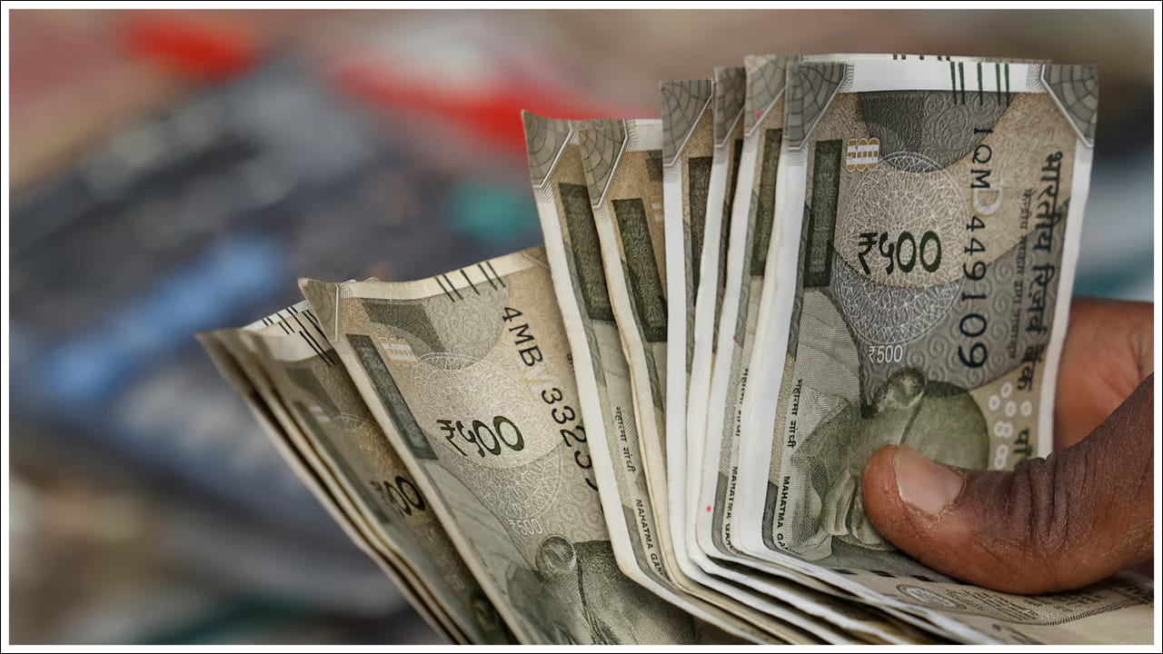  ఈ ఎల్ఐసీ పాలసీని జీవన్ లాభ్ స్కీమ్ అని పిలుస్తారు. ఇది అత్యంత ప్రజాదరణ పొందిన పాలసీలలో ఒకటి. ఇది మీ పెట్టుబడిపై పన్ను ప్రయోజనాలను అందించడమే కాకుండా, ఇది ప్రభుత్వ నిధులతో నడిచేది కాబట్టి, మీ డబ్బును కోల్పోయే ప్రమాదం కూడా చాలా తక్కువ. అందుకే దీని వివరాలను తెలుసుకుందాం..