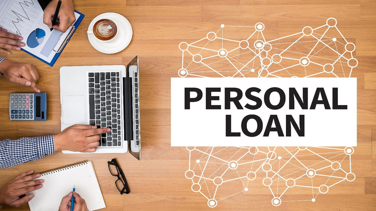 ఎక్కువ కట్టడం వల్ల మీ లోన్ త్వరగా పూర్తవ్వడం వల్ల మీకు వడ్డీ డబ్బులు కూడా ఆదా అవుతాయి. మీకు ఆర్ధిక భారం కూడా తగ్గుతుంది. అయితే ఇందుకోసం మీరు నెలవారీ ఖర్చులను తగ్గించుకోవాలి. అనవసరపు అవసరాల కోసం డబ్బులు ఖర్చు పెట్టడం తగ్గించుకుని పర్సనల్ లోన్ తీర్చడానికి ఉపయోగించుకోవాలి. పర్సనల్ లోన్స్‌ను అన్‌సెక్యూర్డ్ రుణాలుగా పరిగణిస్తారు. ఇది సిబిల్ స్కోర్‌పై ప్రభావితం చూపుతుంది.