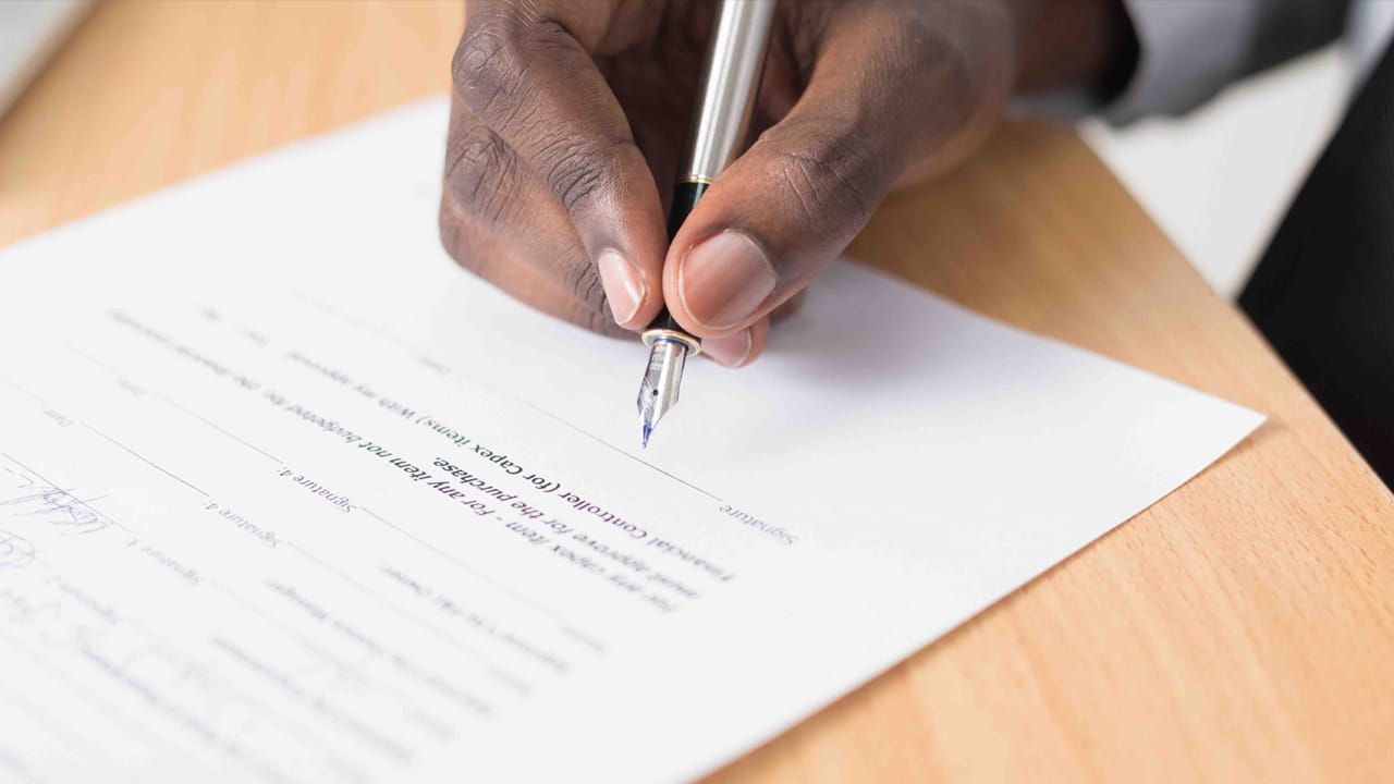 ఎవరికైనా షూరిటీ సంతకం పెట్టేముందు ఇవి తెలుసుకోండి! తర్వాత బాధపడి లాభం లేదు