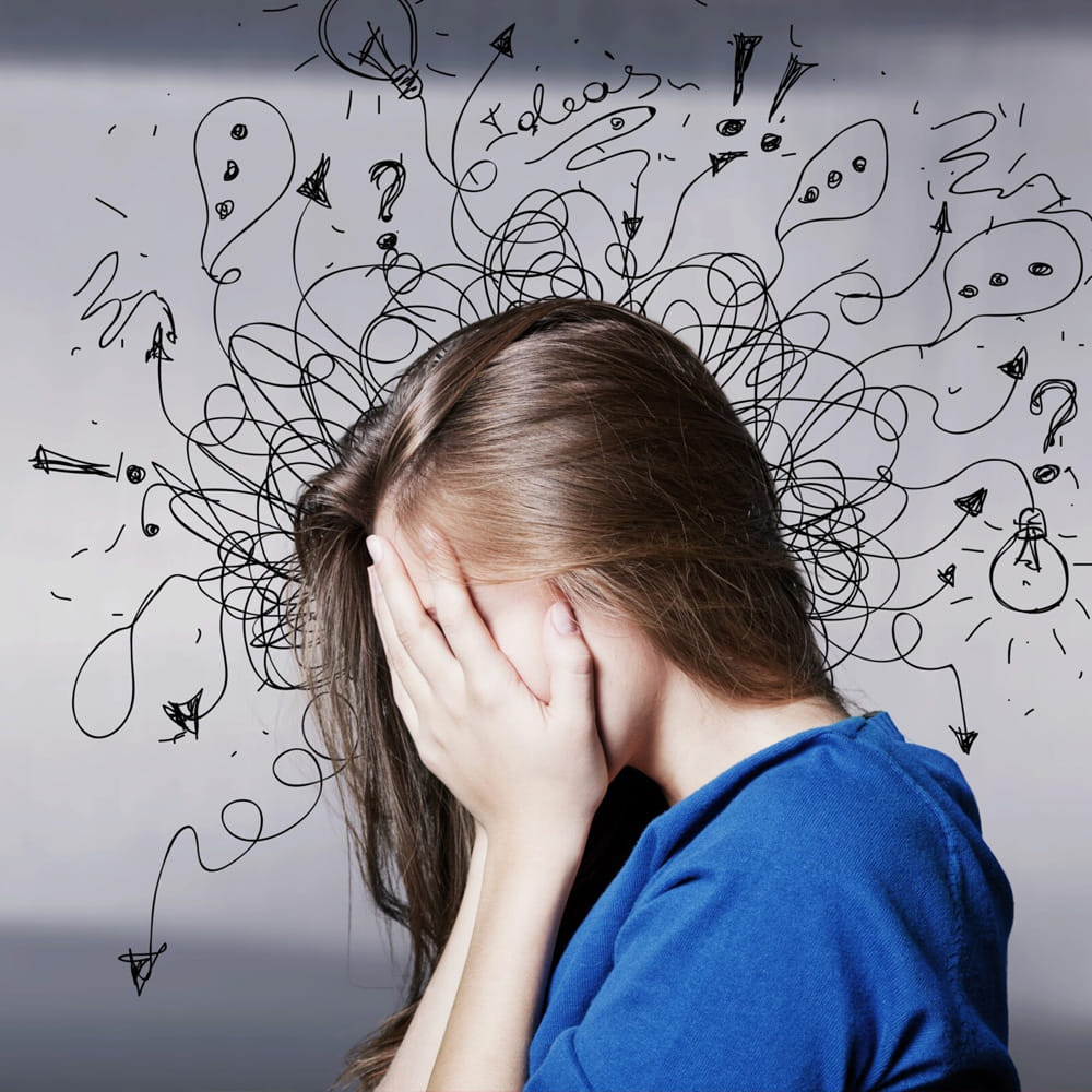 ఒత్తిడి మరియు ఓవర్‌థింకింగ్:ఈ రోజుల్లో మన మనస్సుకు విశ్రాంతి ఉండటం లేదు. నిరంతరం ఆలోచించడం మరియు ఒత్తిడికి గురవ్వడం వల్ల మీ మానసిక శక్తి హరించుకుపోతుంది. ఆ మానసిక అలసట క్రమంగా శరీరం అంతటా కనిపించడం ప్రారంభిస్తుంది.