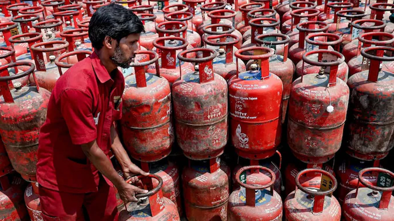 LPG Prices: మళ్లీ పెరిగాయ్.. తెలుగు రాష్ట్రాల్లో గ్యాస్ సిలిండర్ ధరలు ఇవే.. హైదరాబాద్‌లో ఎంతంటే.?