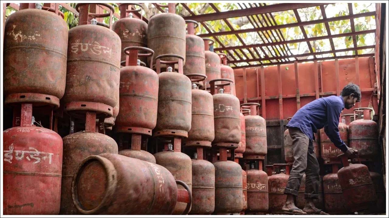  ఫార్మాస్యూటికల్, ఆహార, ఆహార శుద్ధి, పాలిమర్, ప్యాకేజింగ్, పెయింట్, ఉక్కు, సిరామిక్, గాజు, వ్యవసాయ రంగాలలో ఉపయోగం కోసం మరింత ఎల్‌పిజిని కేటాయించనున్నట్లు కేంద్ర పెట్రోలియం, సహజ వాయువుల మంత్రిత్వ శాఖ తెలియజేసింది. దేశ ఆర్థిక స్థిరత్వం, సరఫరా గొలుసును నిర్వహించడానికి ఈ రంగాలు అత్యవసరమైనవిగా పరిగణిస్తారు. అందువల్ల, ఈ రంగాలలో ఎలాంటి ఎల్‌పిజి సంక్షోభాన్ని నివారించడానికి ఇక్కడ భారీ సరఫరా అందిస్తారు.