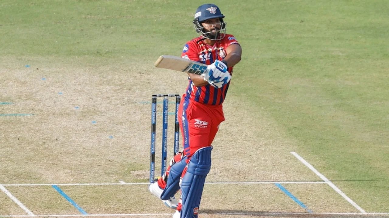 ఈ సీజన్‌లో ఇప్పటివరకు 6 మ్యాచ్‌లు ఆడిన పూరన్, కేవలం 8.50 సగటుతో 51 పరుగులు మాత్రమే చేయగలిగాడు. అత్యధిక స్కోరు కేవలం 19 పరుగులు మాత్రమే కావడం అతని ఫామ్ ఎంత దారుణంగా ఉందో స్పష్టం చేస్తోంది. ఎప్పుడూ 150కి పైగా స్ట్రైక్ రేట్‌తో ఆడే పూరన్, ఈ ఏడాది కేవలం 79.69 వేగంతో పరుగులు చేస్తున్నాడు. ఇది ఒక విధ్వంసకర బ్యాటర్‌కు ఉండాల్సిన వేగం కాదని విశ్లేషకులు అభిప్రాయపడుతున్నారు. గత సీజన్‌లో ఆకాశమే హద్దుగా చెలరేగిన ఈ బ్యాటర్, ఇప్పుడు 6 మ్యాచ్‌లలో కేవలం 3 సిక్సర్లు, 2 ఫోర్లు మాత్రమే కొట్టడం గమనార్హం.