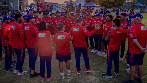 నాడు ఐపీఎల్ హిస్టరీలోనే డేంజరస్ బ్యాటర్.. నేడు గల్లీ ప్లేయర్ కంటే దారుణం.. వచ్చే సీజన్లో అన్ సోల్డ్ పక్కా?