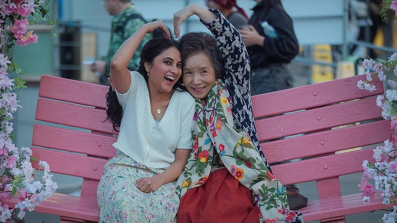 కథ విషయానికొస్తే, తమిళనాడులోని కడకోడి గ్రామానికి చెందిన ప్రియాంక మోహన్ కొరియన్ తన ప్రియుడితో కలిసి కొరియా వెళ్లిపోవాలనుకుంటుంది. కానీ తనకు తెలియకుండా ఇచ్చిన డబ్బు తీసుకుని ప్రియాంక బాయ్ ఫ్రెండ్ పారిపోతాడు. దీంతో ఒంటరిగా కొరియా వెళ్లిపోతుంది. అక్కడ ఆమె ఎలాంటి పరిస్థితులు ఎదుర్కొంది అనేది సినిమా. 