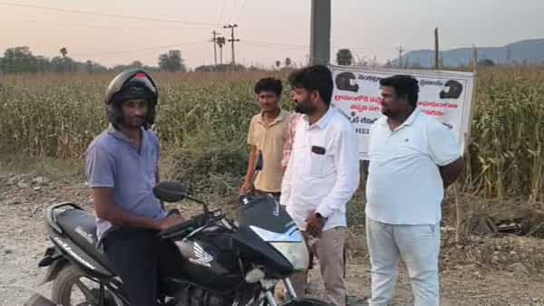 Telangana: వాహనదారులకు బిగ్ అలర్ట్.. హెల్మెట్ లేకంటే ఆ గ్రామల్లోకి నో ఎంట్రీ! ఎక్కడంటే?