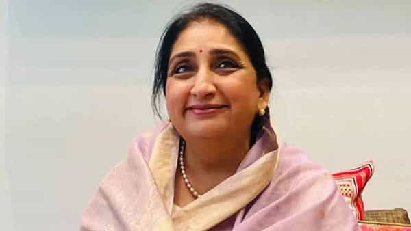 బారామతి ఉప ఎన్నికలో అనూహ్య పరిణామం.. నామినేషన్ ఉపసంహరించుకున్న కాంగ్రెస్.. సునేత్ర పవార్ ఏకగ్రీవం..!