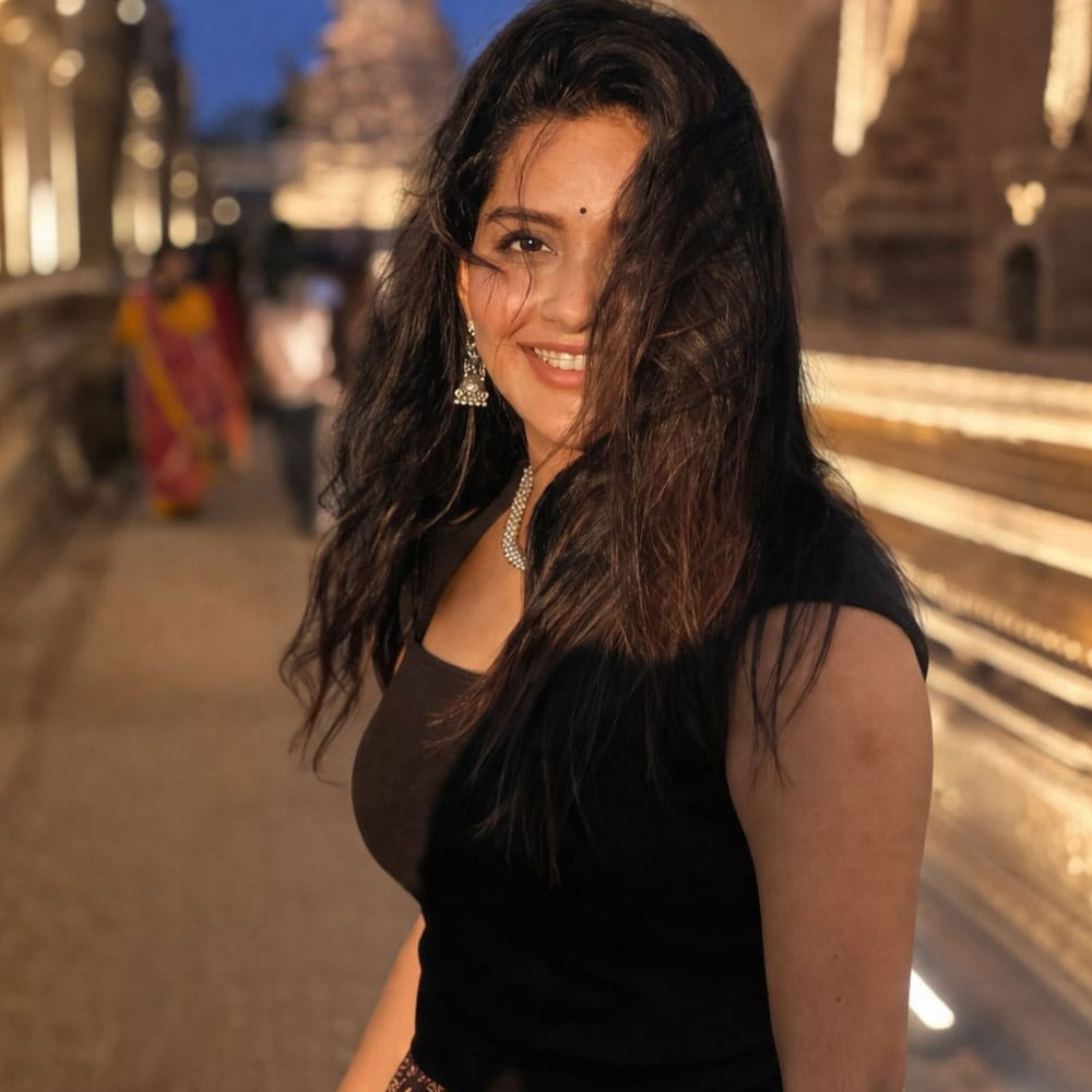 'చంద్రముఖి 2'లో మహిమ లారెన్స్‌కు జోడీగా కూడా నటిస్తోంది. విజయ్ ఆంటోనీ 'రిథమ్', ఎం. శరవణన్ 'నాద్' చిత్రాలలో కూడా మహిమ మెరిసింది. మలయాళంలో గుర్తింపు పొందిన మహిమ చిత్రాలలో RDX, జై గణేష్, లిటిల్ హార్ట్స్, బ్రోమాన్స్ ఉన్నాయి. మహిమకు జంతువులంటే చాలా ఇష్టం. మహిమ దగ్గర రెండు రాట్‌వీలర్‌లు, 13 పిల్లులు కూడా ఉన్నాయి.