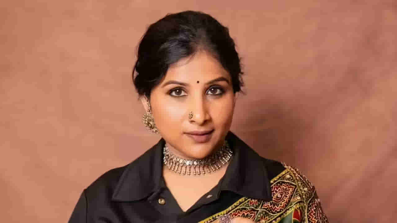 Microfinance controversy: ట్విస్ట్ల మీద ట్విస్ట్లు.. ముదురుతున్న కేసు.. మంగ్లీ కౌంటర్ కంప్లైంట్