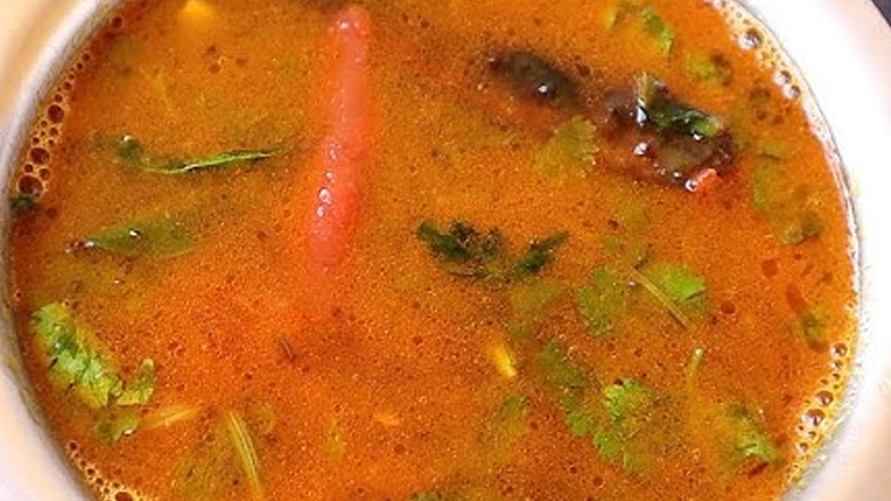 మరగబెట్టడం: ఒక కప్పు బెల్లం, ఒక టేబుల్ స్పూన్ కారం వేసి ఆ రాసాన్ని 15 నిమిషాల పాటు స్టవ్ మీదే ఉంచి వాటిని బాగా మరగనివ్వాలి.
