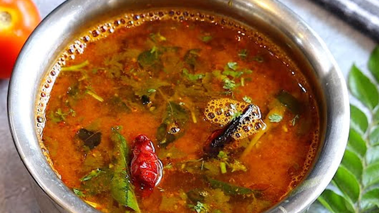 
కావలసిన పదార్థాలు: పచ్చి మామిడికాయ, ఒక కప్పు కందిపప్పు,  నాలుగు పచ్చిమిర్చి, కరివేపాకు, కొత్తిమీర, రుచికి తగినంత ఉప్పు, 
కారం, పసుపు, పావు కిలో బెల్లం ముక్క తీసుకోవాలి.
