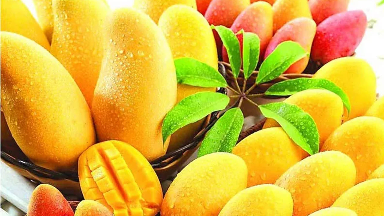 జాగ్రత్తలు: పండ్లను కొన్న తర్వాత గది ఉష్ణోగ్రత వద్ద మరికొన్ని రోజులు ఉంచి తినడం మంచిది. తినడానికి ముందు గోరువెచ్చని నీటిలో కొద్దిగా ఉప్పు వేసి పండ్లను బాగా కడగాలి. నమ్మకమైన రైతులు లేదా సేంద్రీయ (Organic) దుకాణాల నుండి కొనుగోలు చేయడానికి ప్రాధాన్యత ఇవ్వండి.