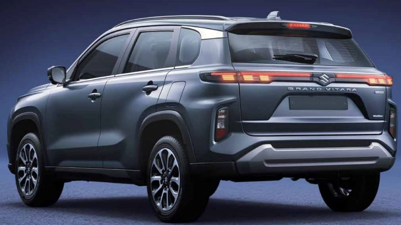  భారత్ NCAP (Bharat NCAP) క్రాష్ టెస్ట్‌లో ఈ కారు 5-స్టార్ రేటింగ్ సాధించింది. 6 ఎయిర్‌బ్యాగ్‌లు, 360-డిగ్రీ కెమెరా, టైర్ ప్రెజర్ మానిటరింగ్ సిస్టమ్ వంటివి ప్రామాణికంగా వస్తాయి. ఇతర మారుతీ నెక్సా (Nexa) కార్లపై ఆఫర్లు ఉన్నాయి. 